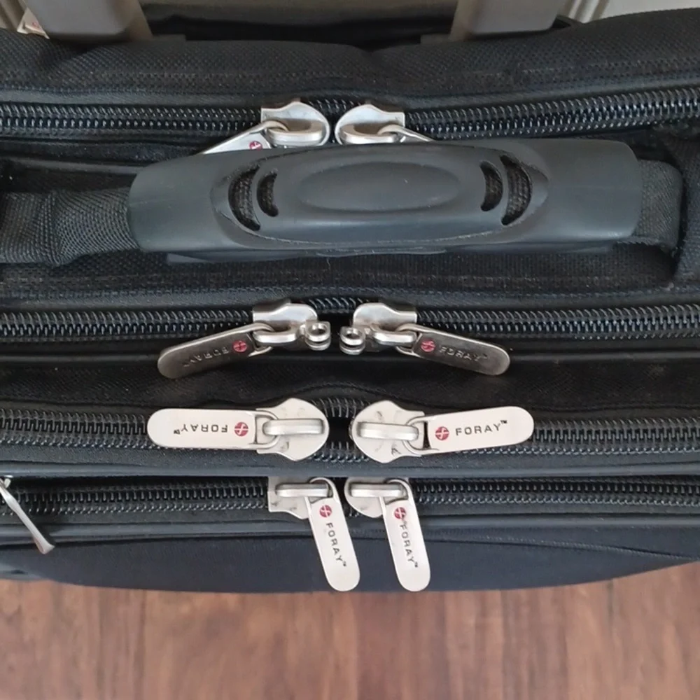 Foray Rolling Laptop/Computer/Pilot/Flight Travel Bag. Multiple Partitions - Picture 3 of 16